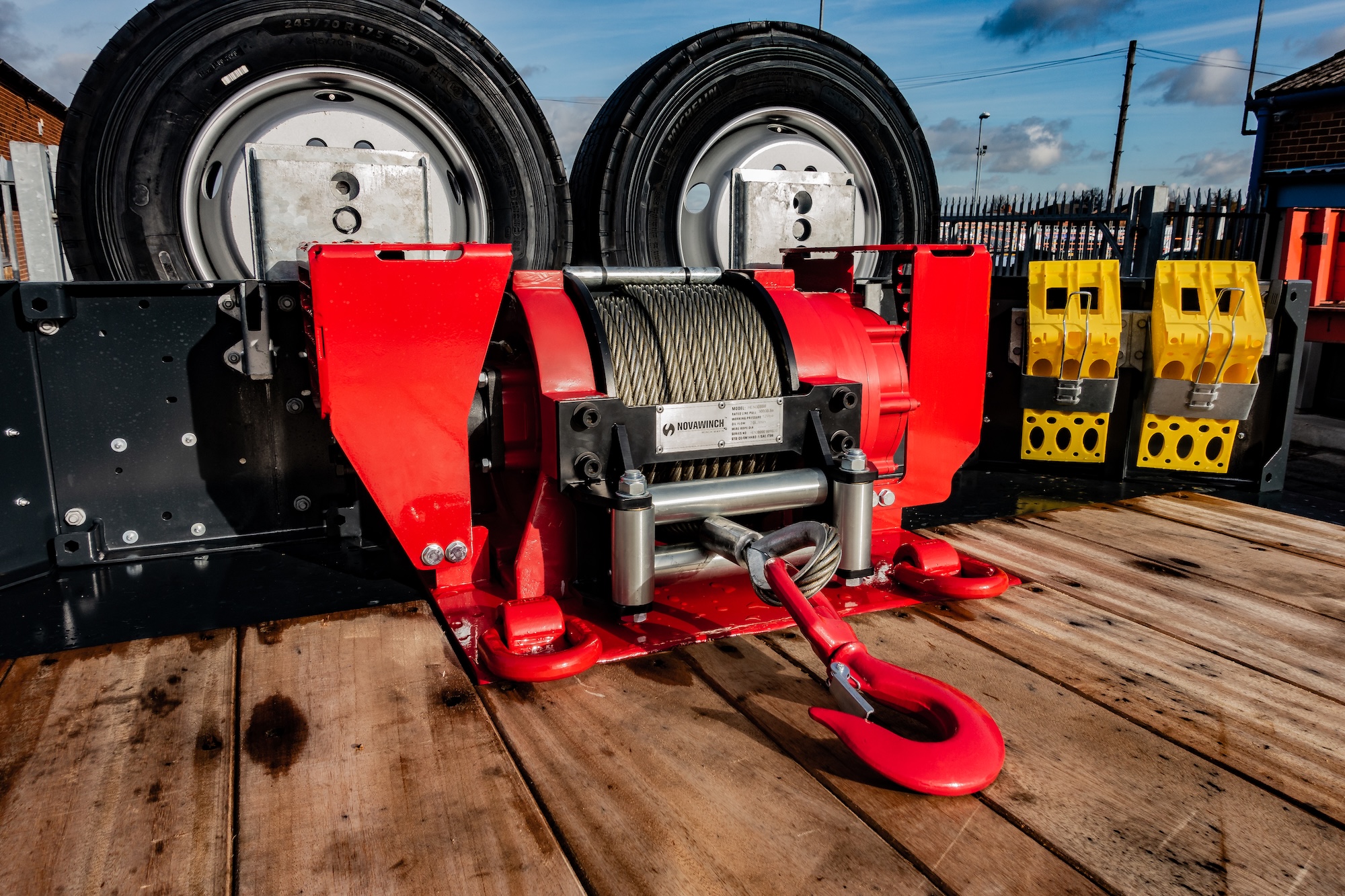 professionelle Elektroseilwinde 24V mit Stahlseil von Nova Winch